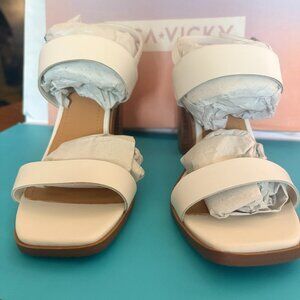 Lisa Vicky OASIS-V White Leather Chuncky Heel Size 8M NEW In Box Formal Casual